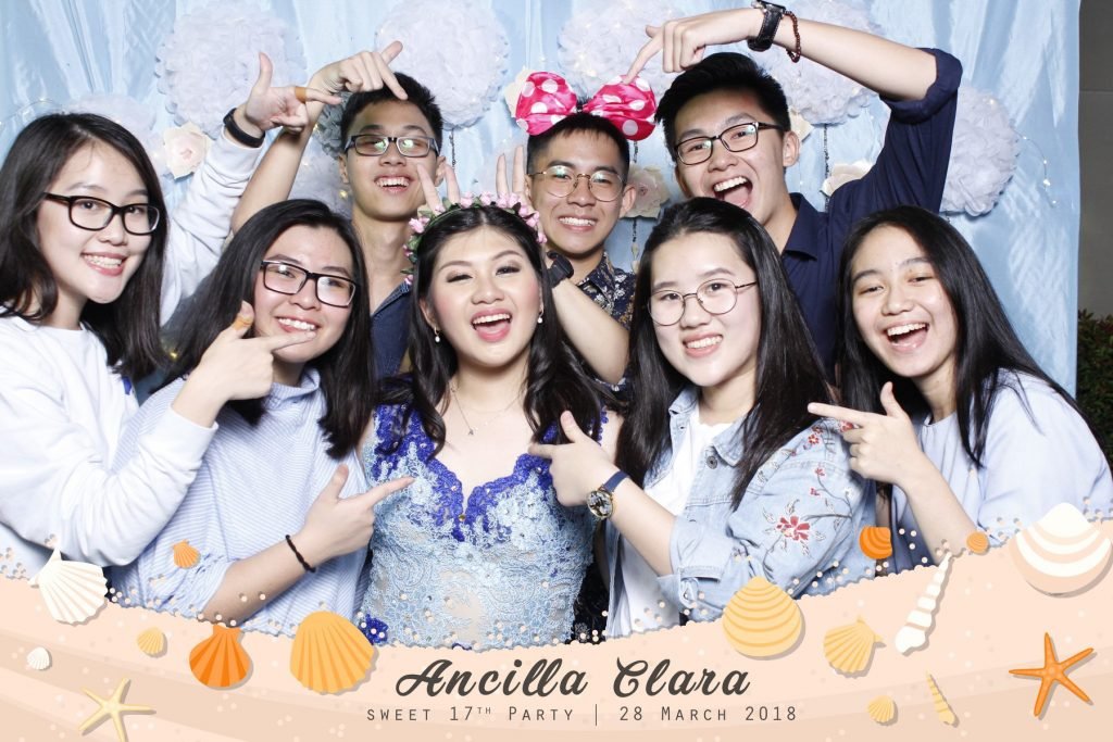 Photobooth Birthday Ancilla Clara SweetSeventeen Party e1536804750466