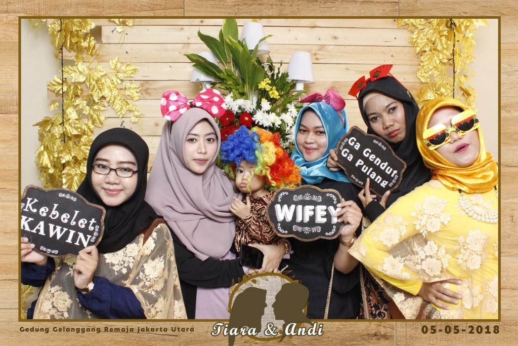 Photobooth.ID Wedding Tiara Andi e1536740052716