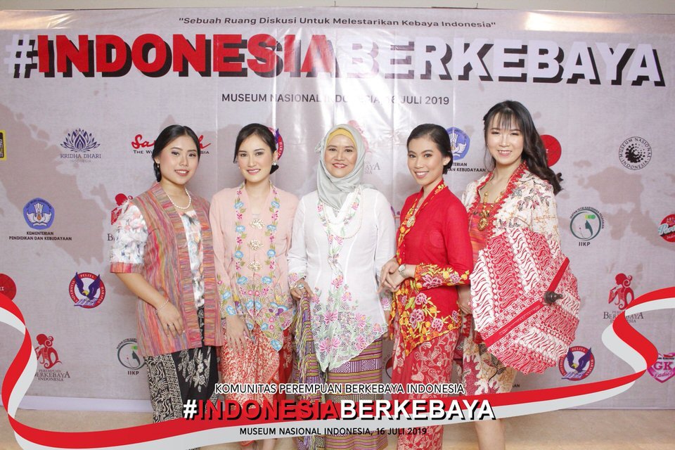 Photobooth Jakarta Indonesia Berkebaya Monumen Nasional Indonesia