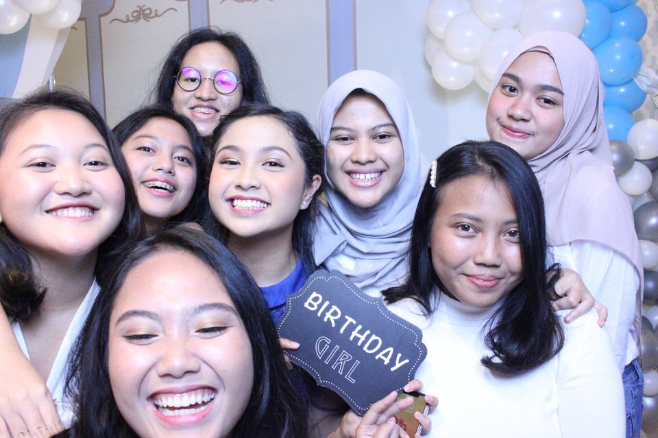 Photobooth Jakarta Seby Birthday Sweet Seventeen Peackock Fairmount