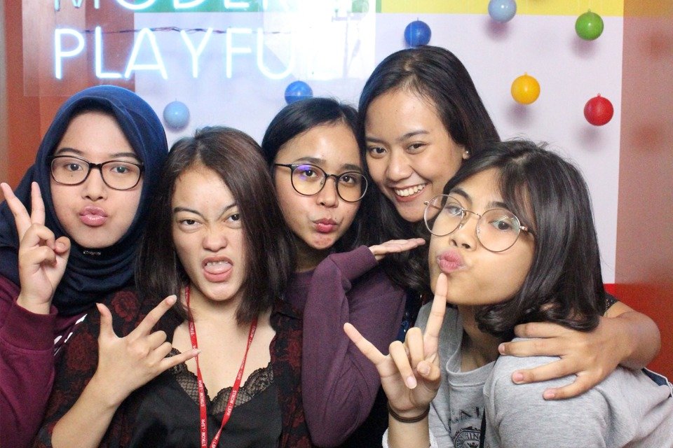 Photobooth Jakarta Visit Us 9to9 London School